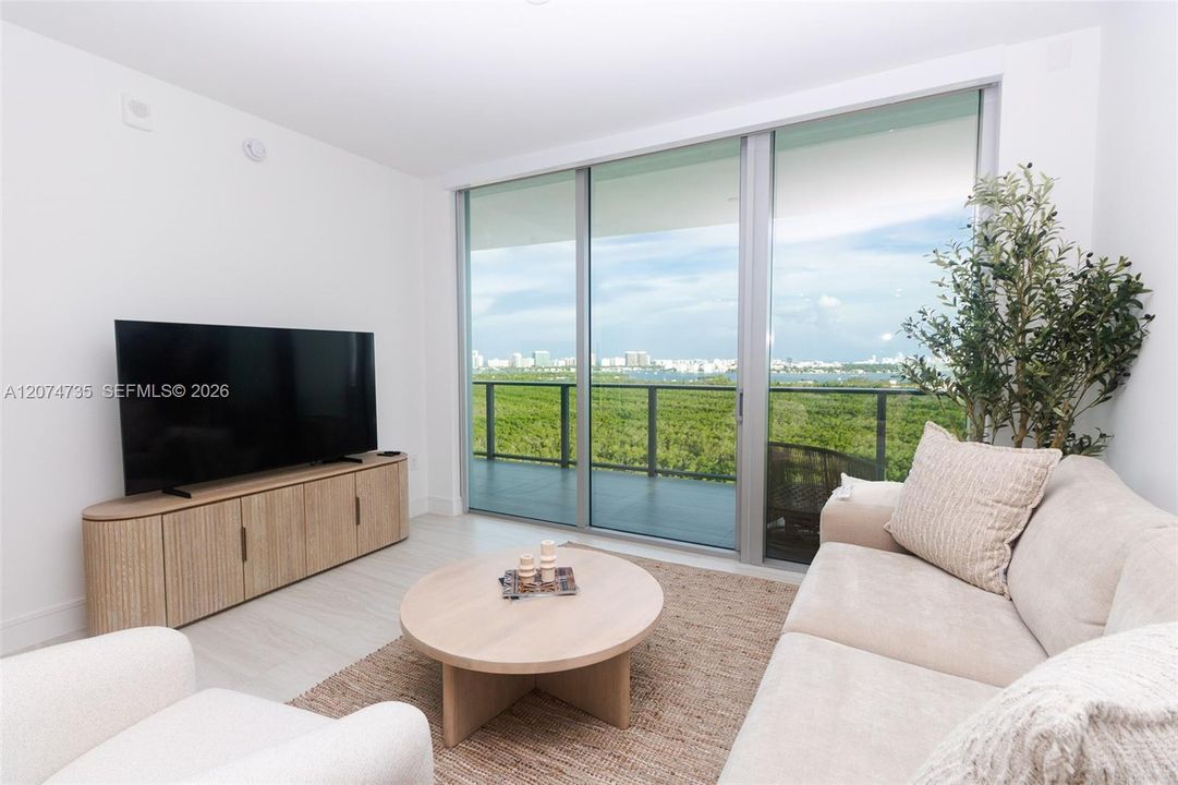 For Sale: $1,550,000 (1 beds, 2 baths, 1081 Square Feet)