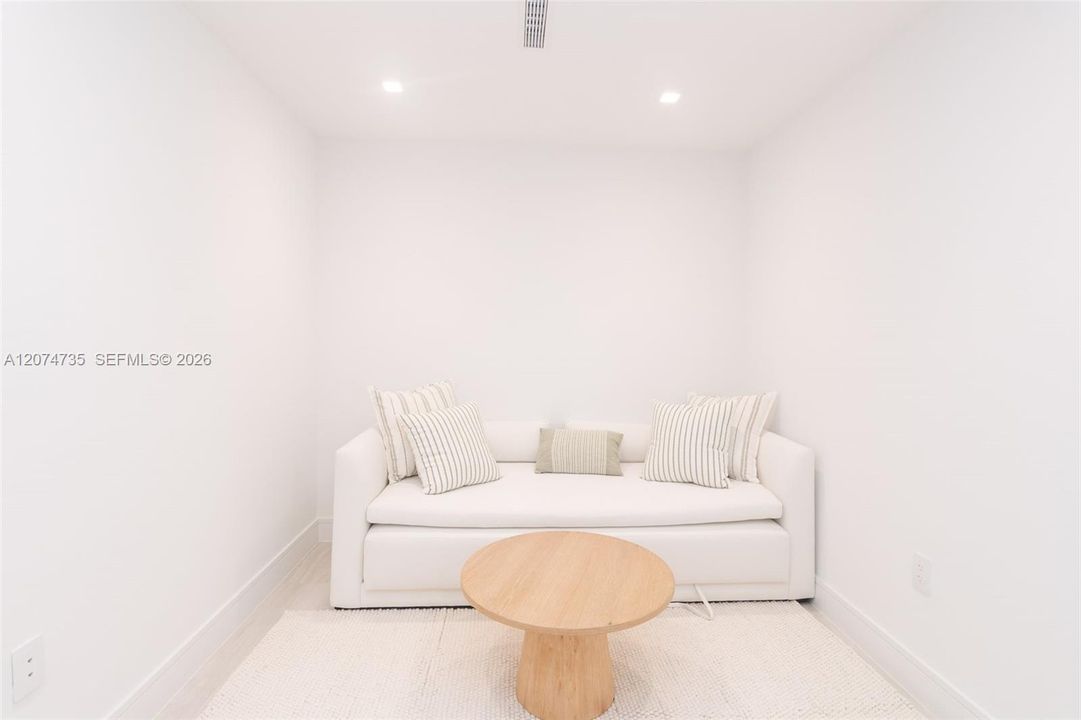 For Sale: $1,550,000 (1 beds, 2 baths, 1081 Square Feet)