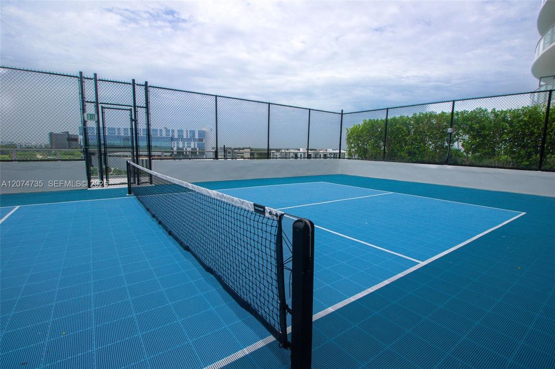 For Sale: $1,550,000 (1 beds, 2 baths, 1081 Square Feet)