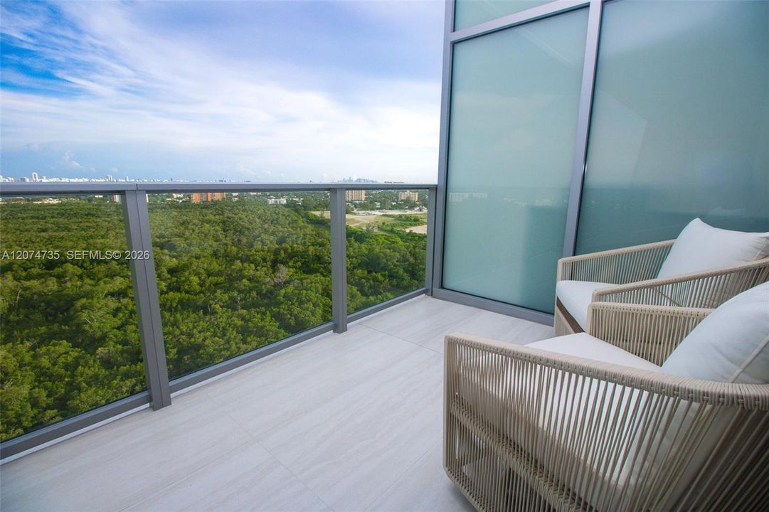 For Sale: $1,550,000 (1 beds, 2 baths, 1081 Square Feet)