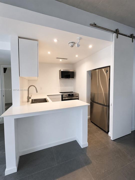 For Rent: $2,200 (1 beds, 1 baths, 758 Square Feet)