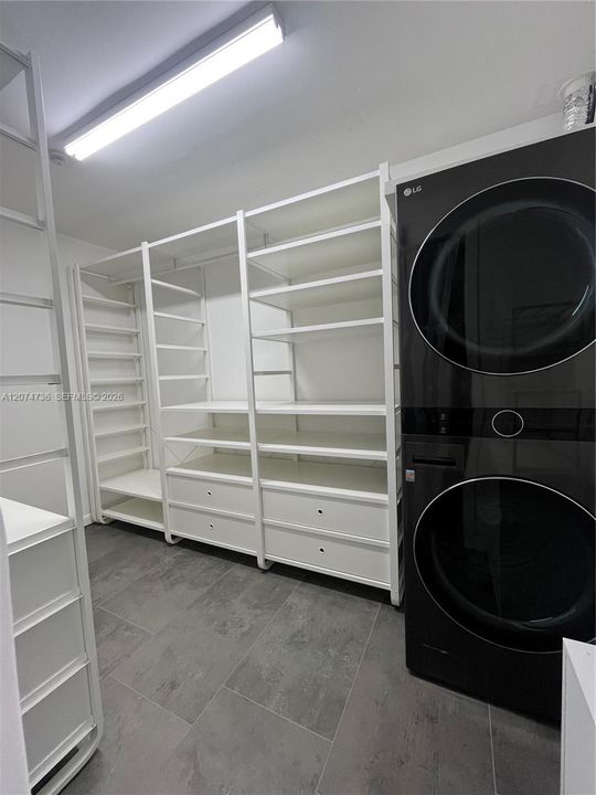 For Rent: $2,200 (1 beds, 1 baths, 758 Square Feet)