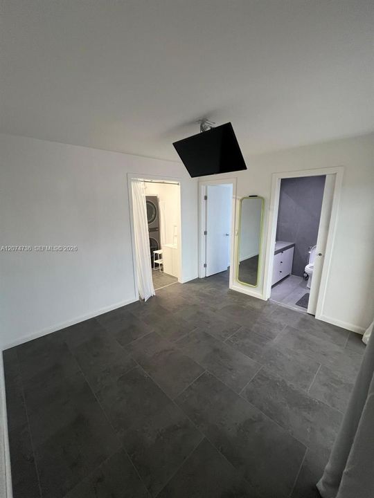 For Rent: $2,200 (1 beds, 1 baths, 758 Square Feet)