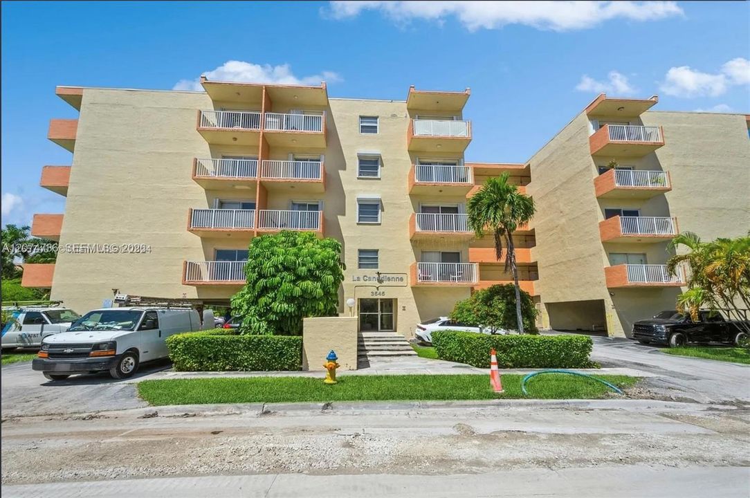 For Rent: $2,200 (1 beds, 1 baths, 758 Square Feet)