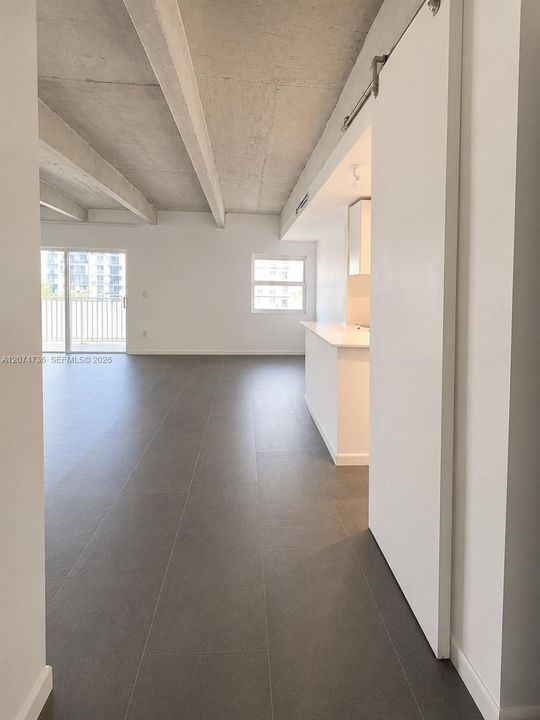 For Rent: $2,200 (1 beds, 1 baths, 758 Square Feet)