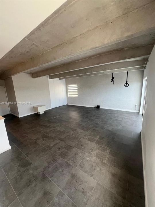 For Rent: $2,200 (1 beds, 1 baths, 758 Square Feet)