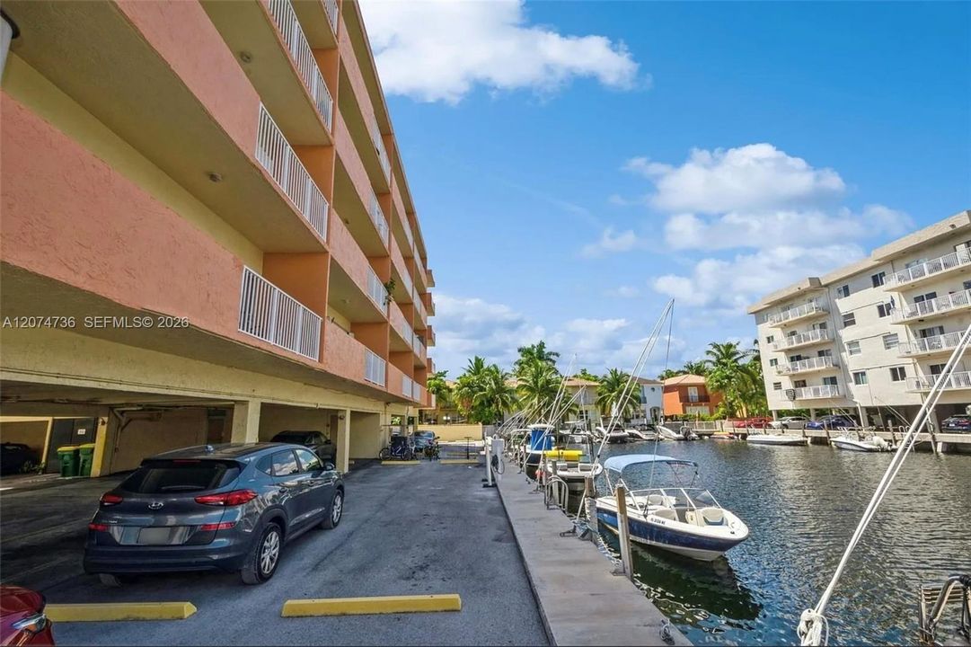 For Rent: $2,200 (1 beds, 1 baths, 758 Square Feet)