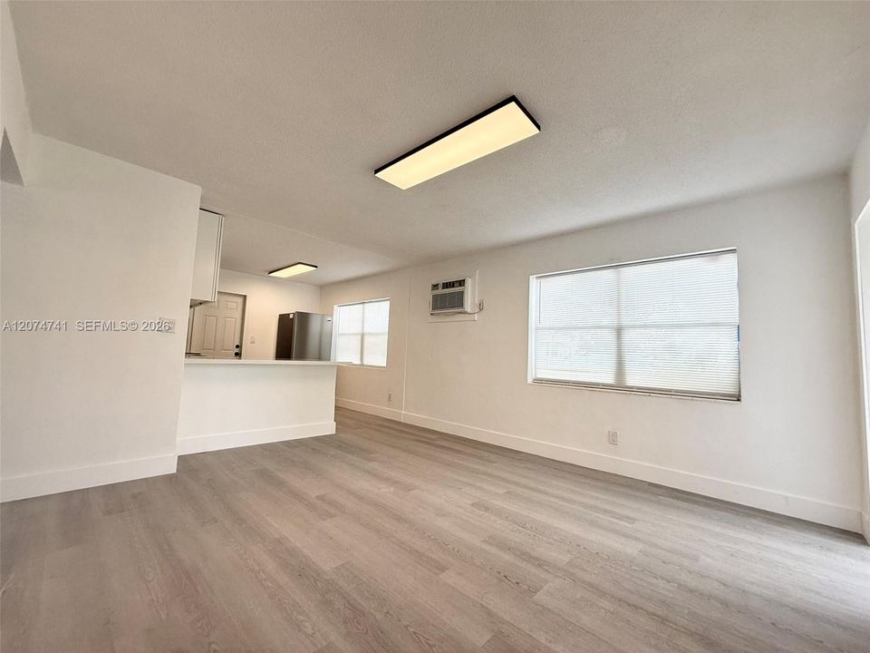 For Rent: $2,100 (2 beds, 1 baths, 852 Square Feet)