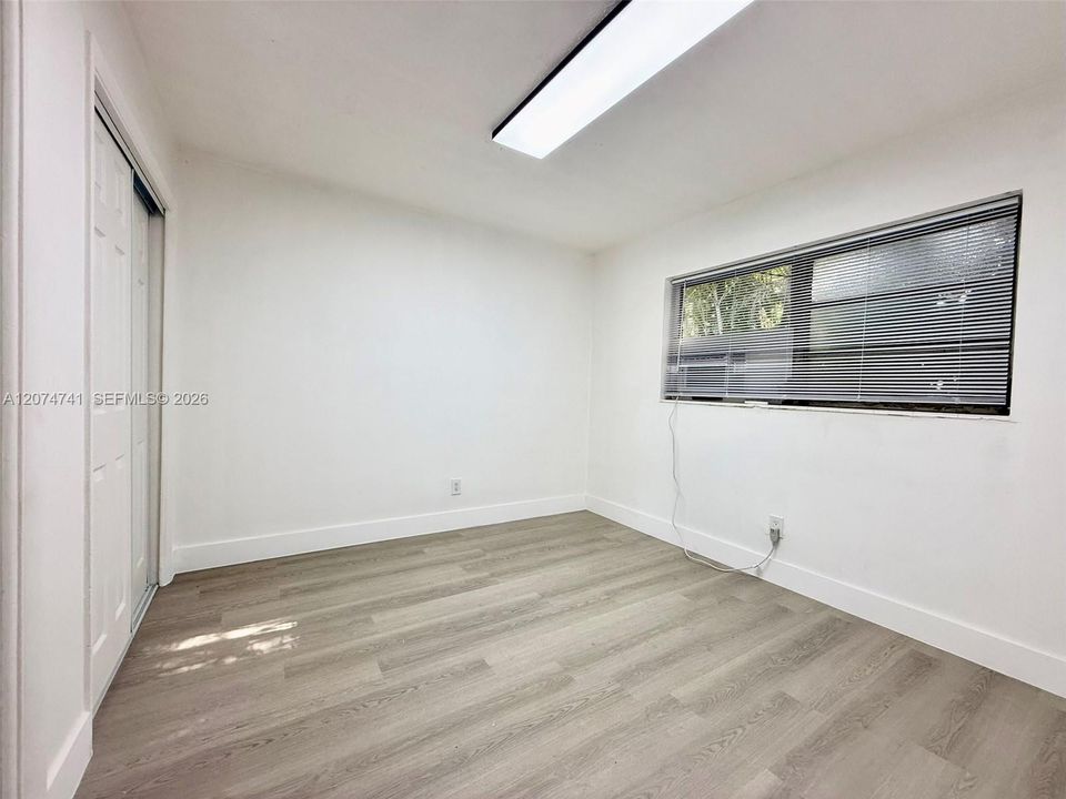 For Rent: $2,100 (2 beds, 1 baths, 852 Square Feet)