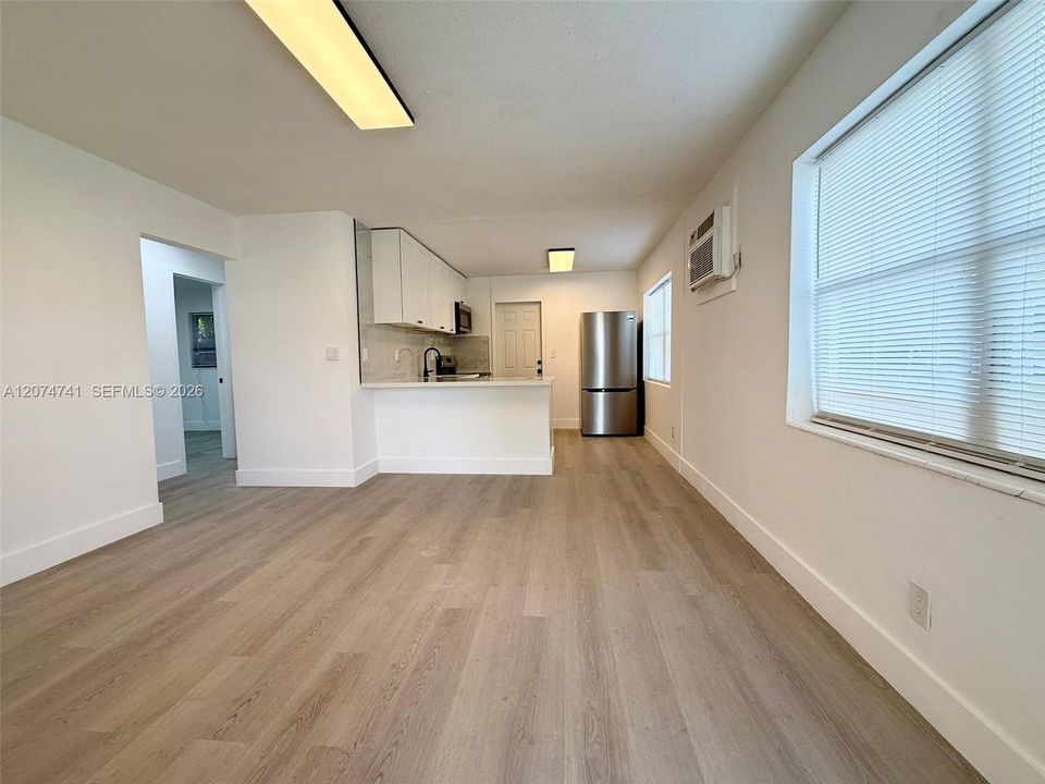 For Rent: $2,100 (2 beds, 1 baths, 852 Square Feet)