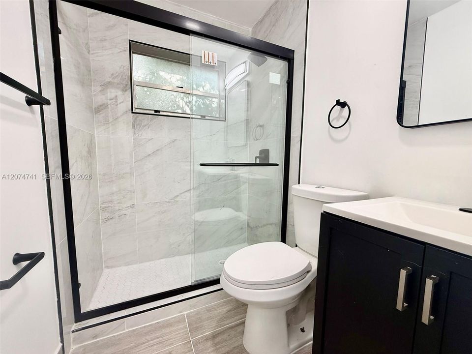 For Rent: $2,100 (2 beds, 1 baths, 852 Square Feet)