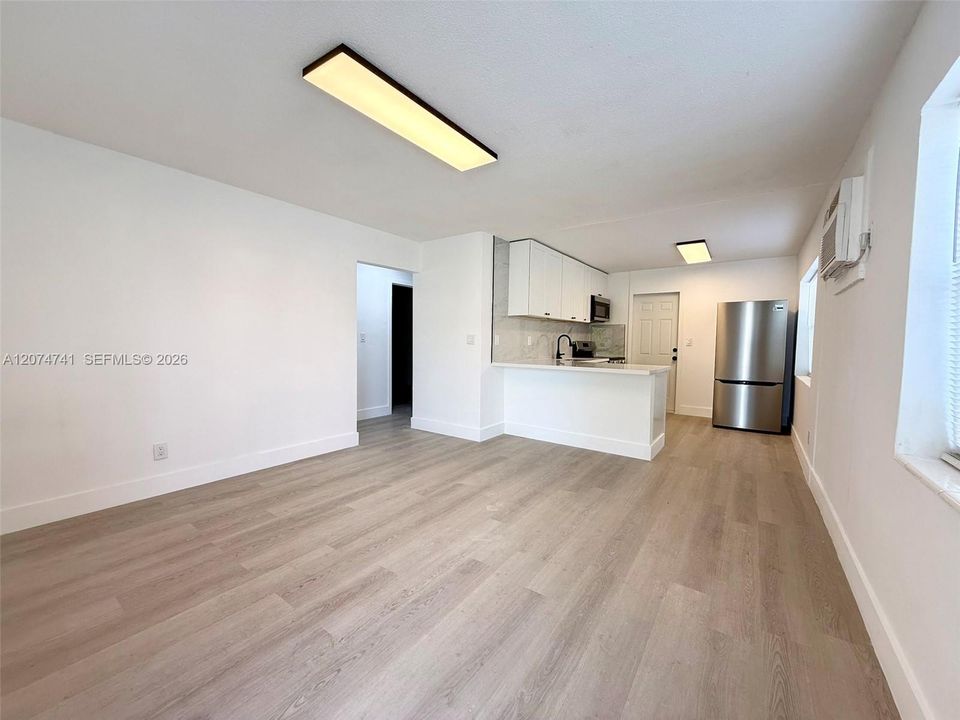 For Rent: $2,100 (2 beds, 1 baths, 852 Square Feet)