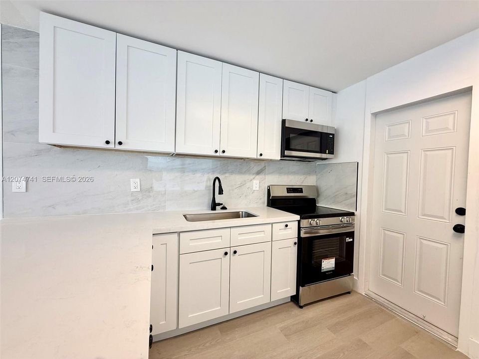 For Rent: $2,100 (2 beds, 1 baths, 852 Square Feet)