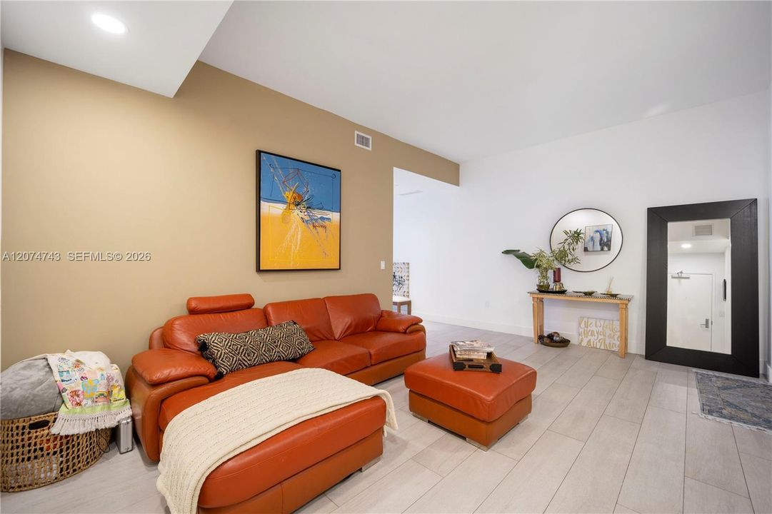 For Rent: $12,500 (3 beds, 3 baths, 1753 Square Feet)