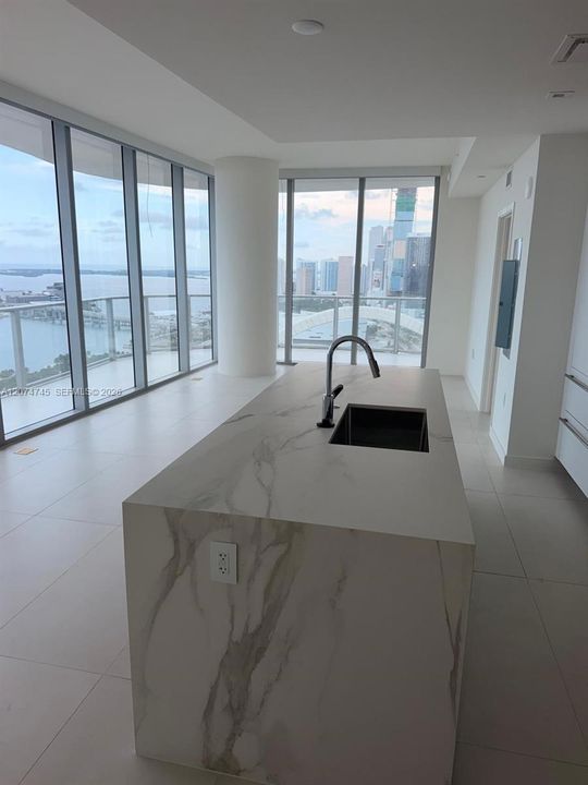 For Sale: $2,650,000 (3 beds, 3 baths, 1953 Square Feet)