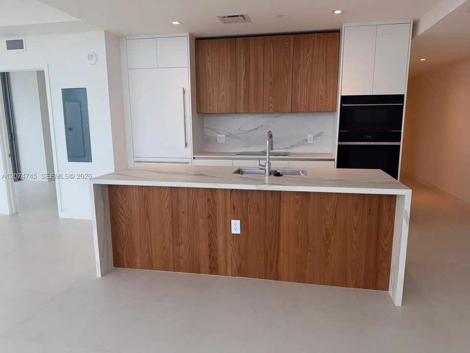 For Sale: $2,650,000 (3 beds, 3 baths, 1953 Square Feet)