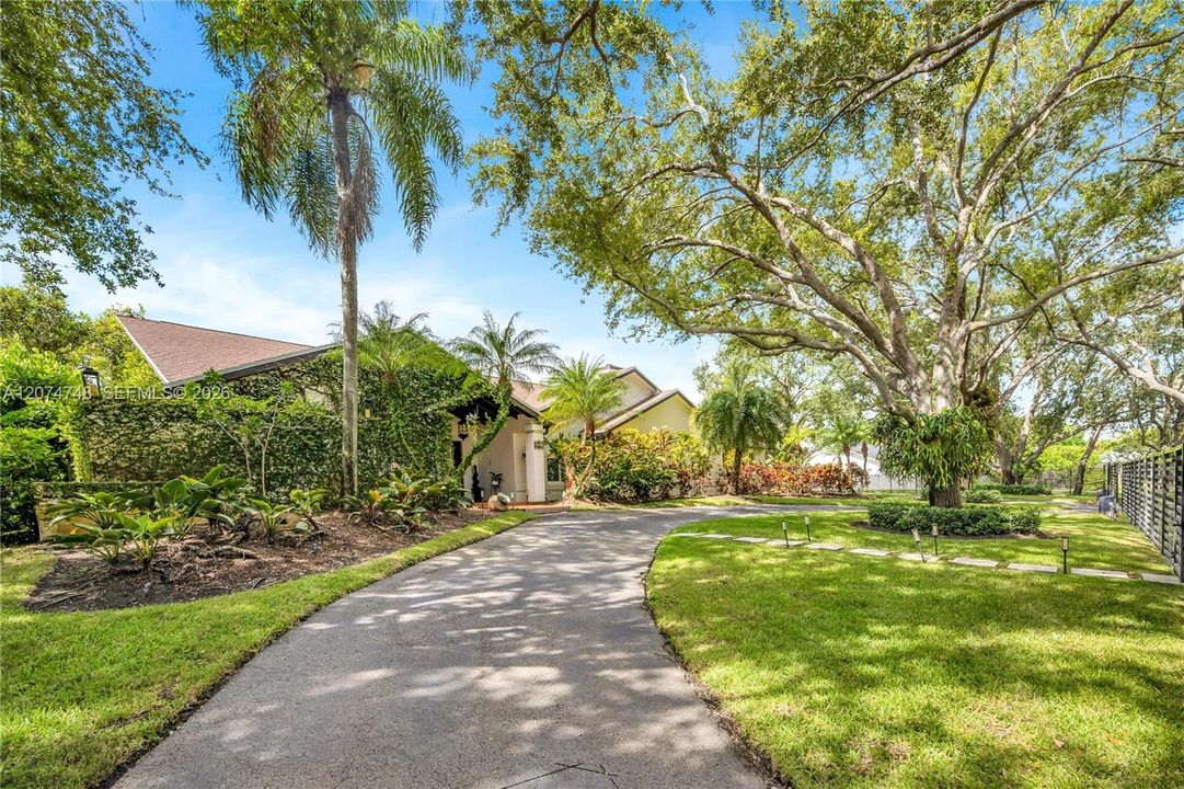 For Sale: $2,699,000 (5 beds, 3 baths, 3614 Square Feet)