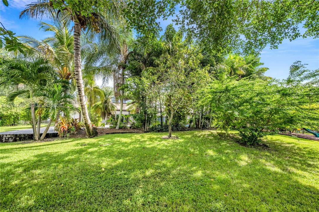For Sale: $2,699,000 (5 beds, 3 baths, 3614 Square Feet)