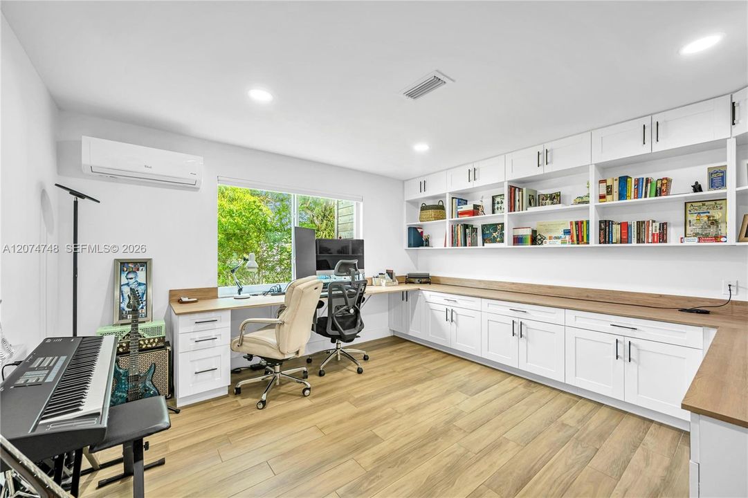 For Sale: $2,699,000 (5 beds, 3 baths, 3614 Square Feet)