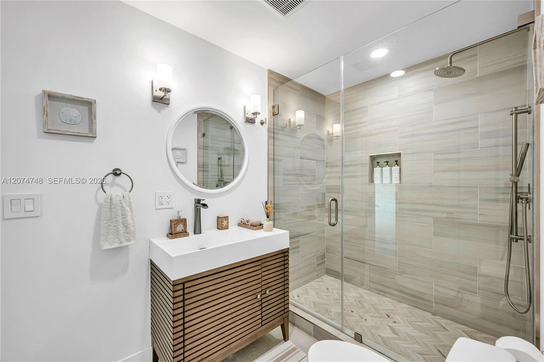 For Sale: $2,699,000 (5 beds, 3 baths, 3614 Square Feet)