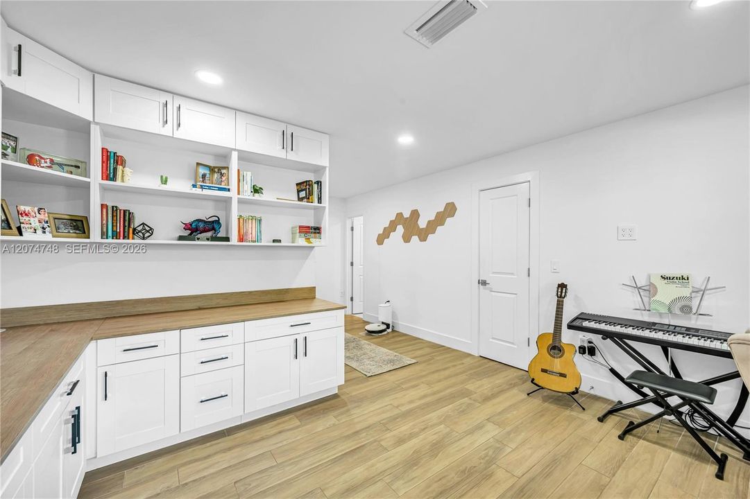 For Sale: $2,699,000 (5 beds, 3 baths, 3614 Square Feet)
