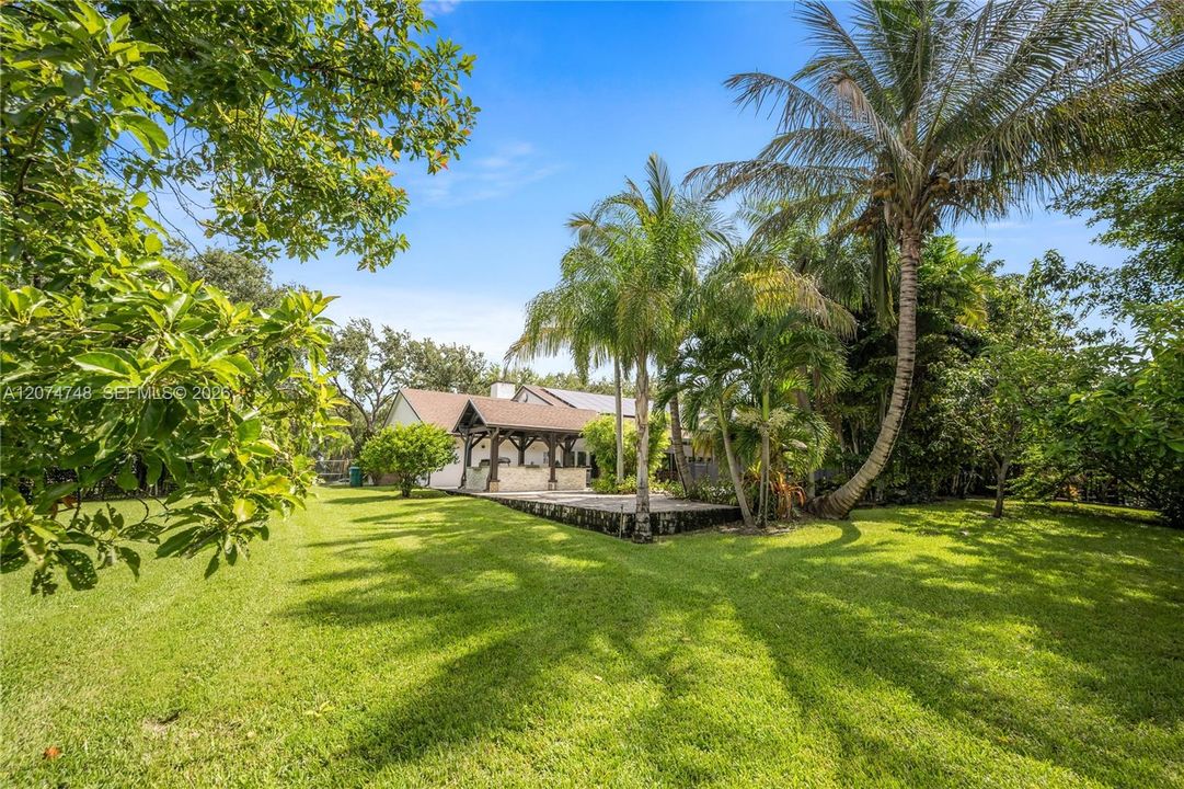 For Sale: $2,699,000 (5 beds, 3 baths, 3614 Square Feet)