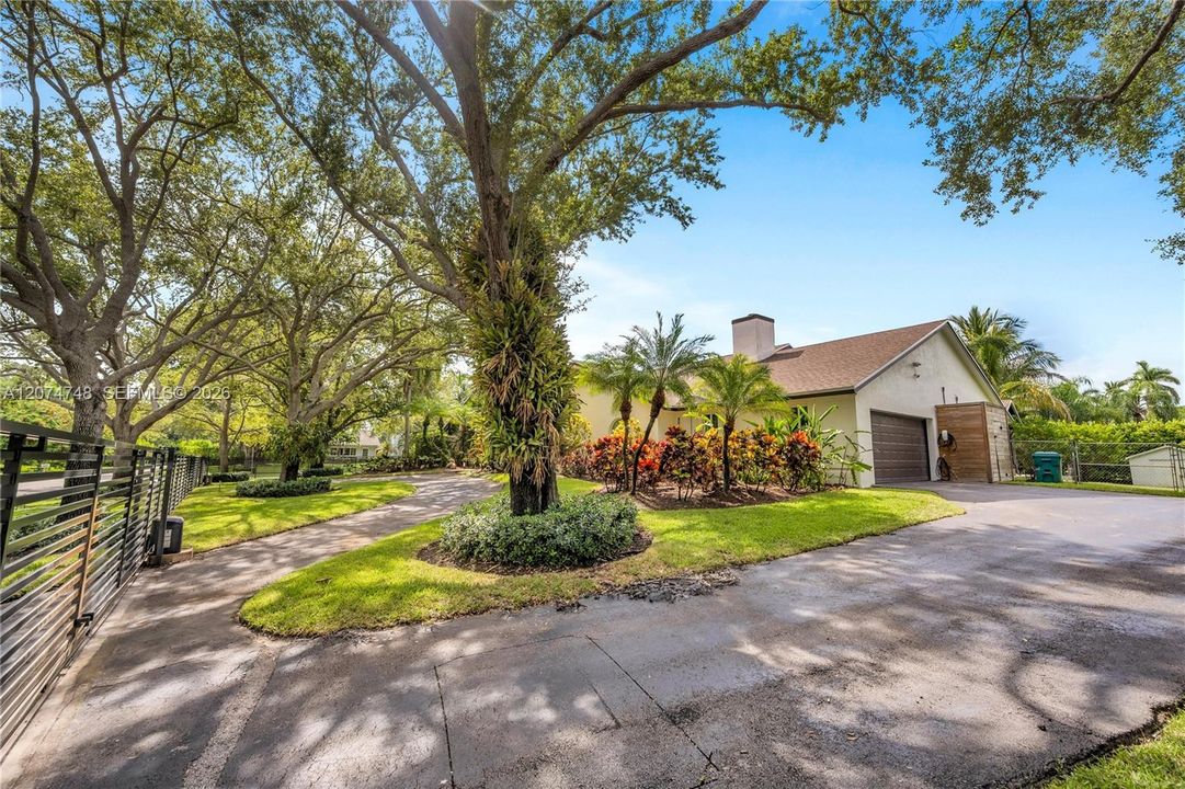For Sale: $2,699,000 (5 beds, 3 baths, 3614 Square Feet)