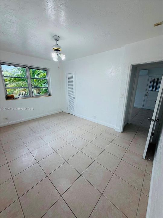 For Rent: $1,700 (2 beds, 1 baths, 884 Square Feet)