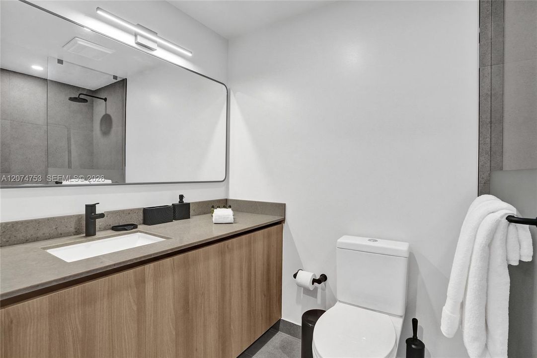For Sale: $579,900 (1 beds, 2 baths, 597 Square Feet)