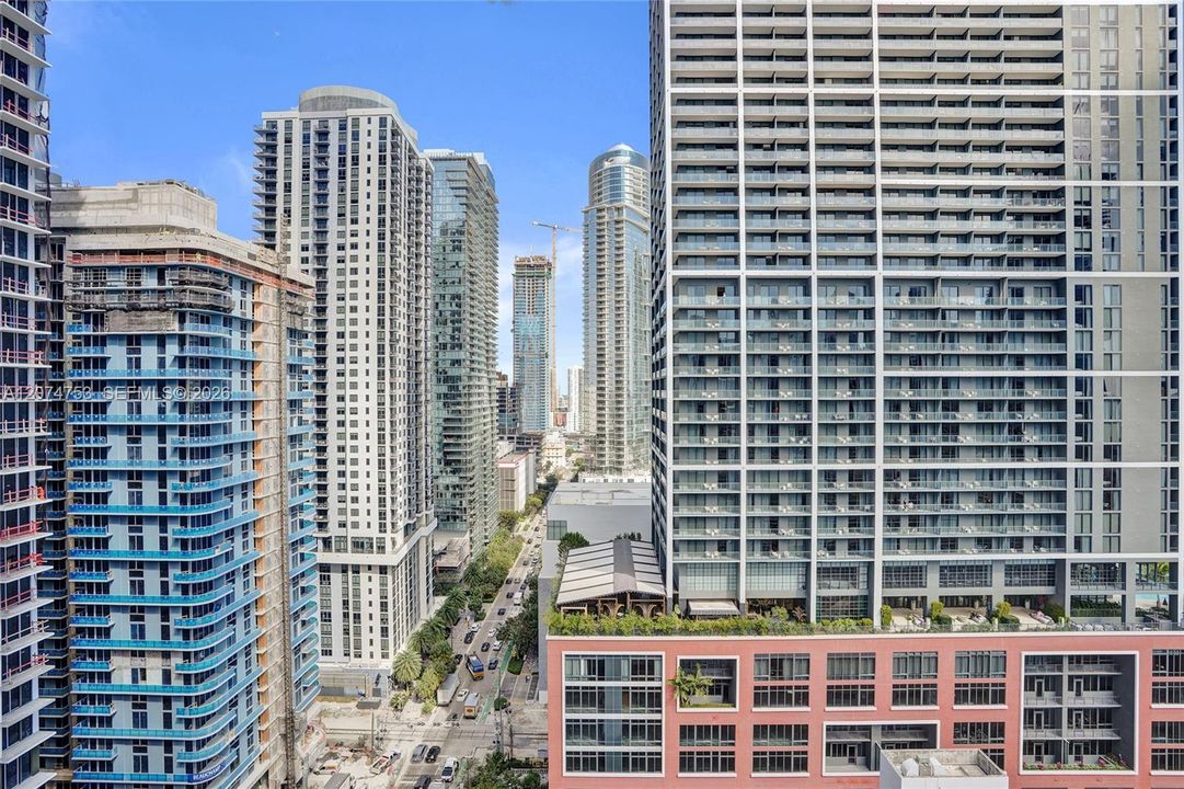For Sale: $579,900 (1 beds, 2 baths, 597 Square Feet)