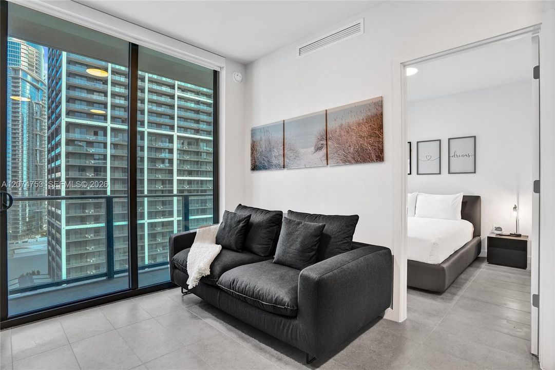 For Sale: $579,900 (1 beds, 2 baths, 597 Square Feet)