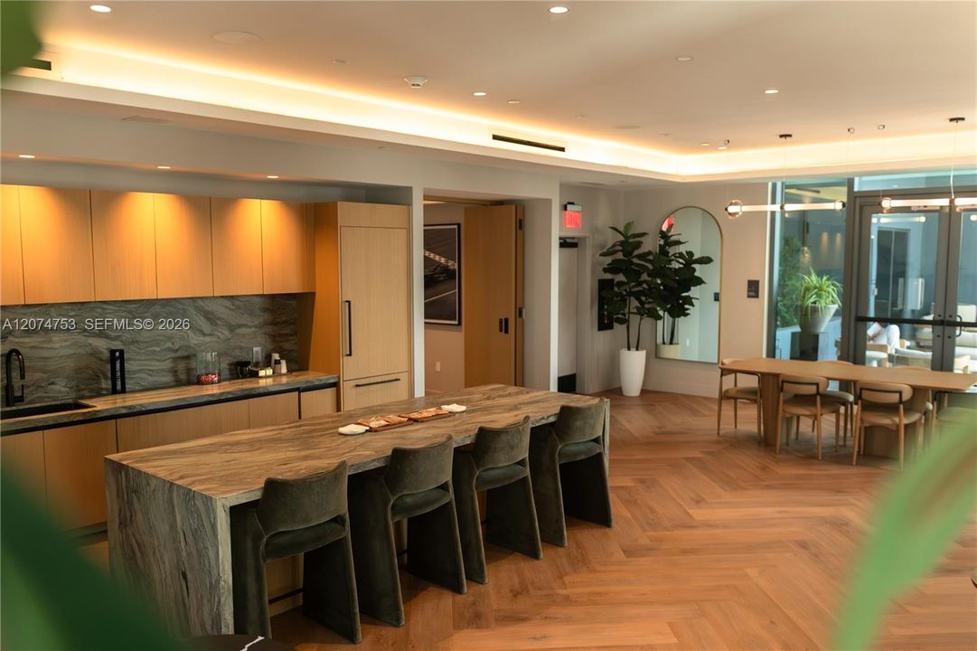 For Sale: $579,900 (1 beds, 2 baths, 597 Square Feet)