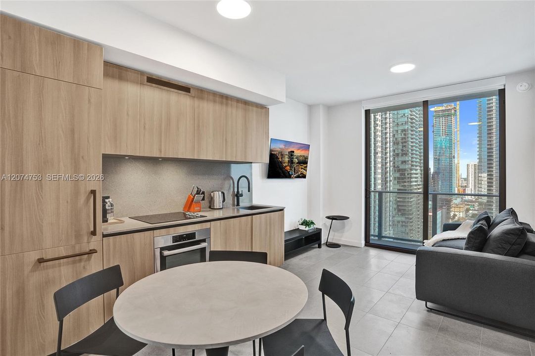 For Sale: $579,900 (1 beds, 2 baths, 597 Square Feet)