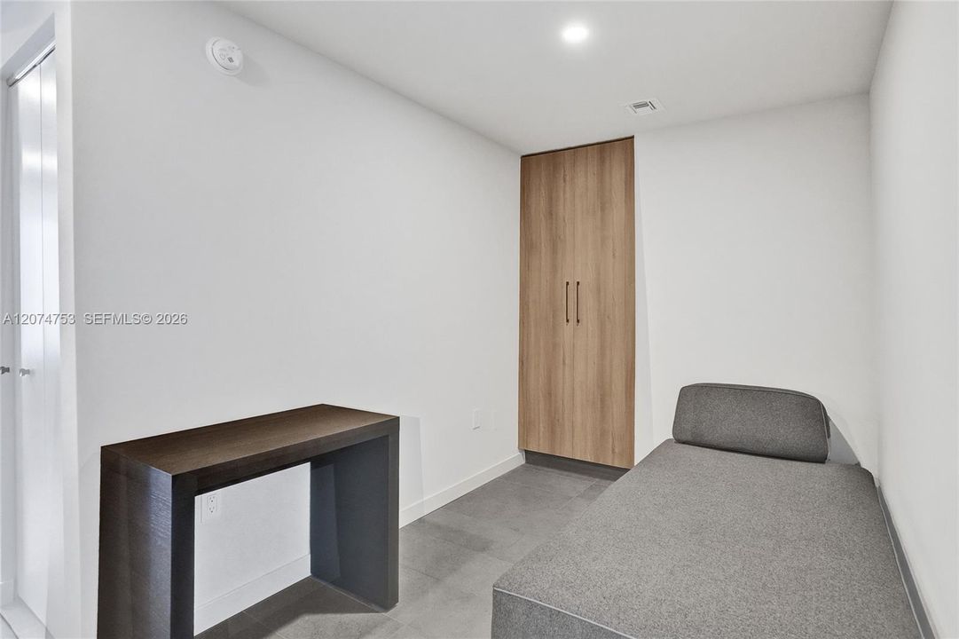 For Sale: $579,900 (1 beds, 2 baths, 597 Square Feet)