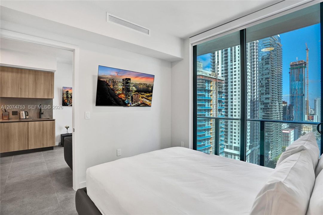 For Sale: $579,900 (1 beds, 2 baths, 597 Square Feet)