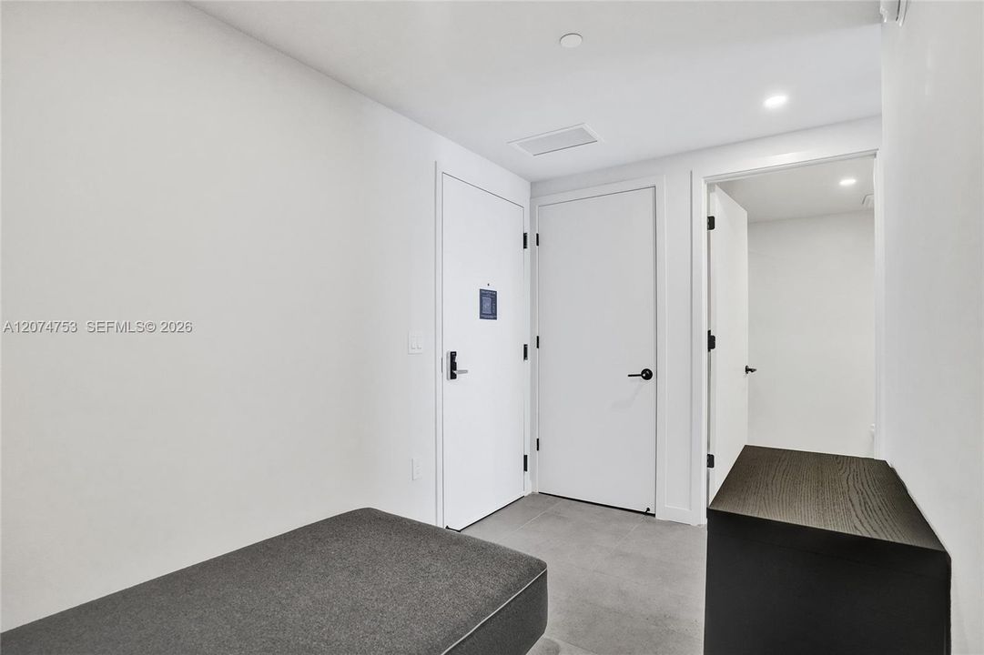 For Sale: $579,900 (1 beds, 2 baths, 597 Square Feet)