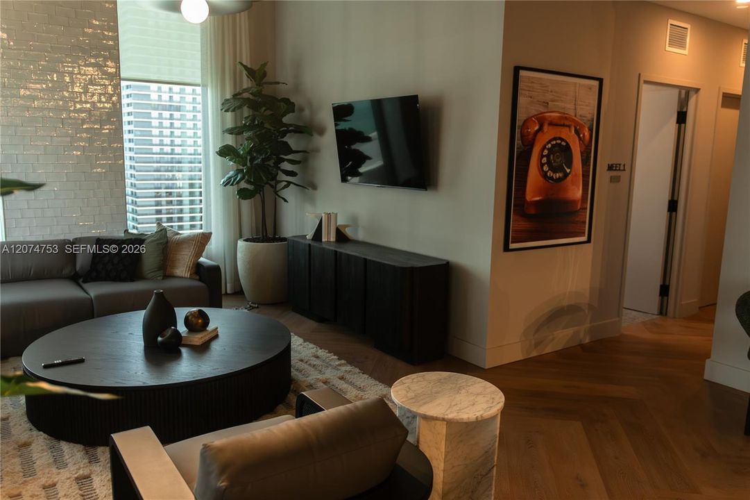 For Sale: $579,900 (1 beds, 2 baths, 597 Square Feet)