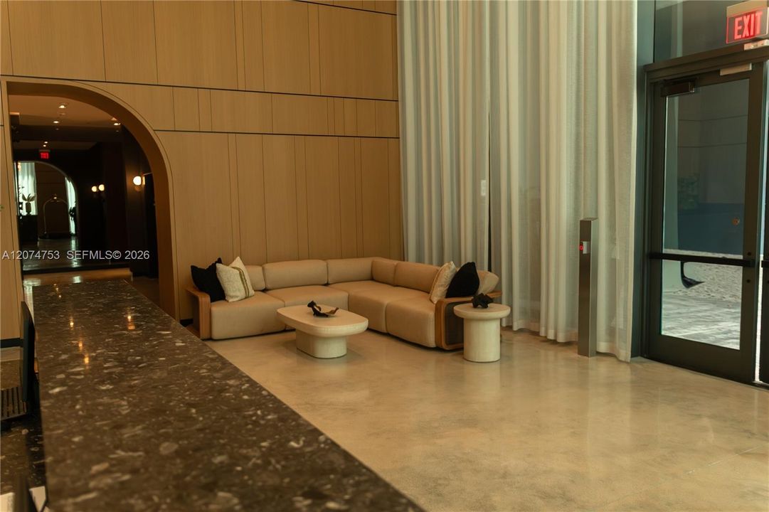 For Sale: $579,900 (1 beds, 2 baths, 597 Square Feet)