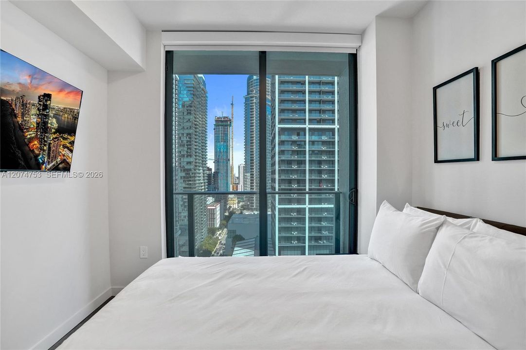 For Sale: $579,900 (1 beds, 2 baths, 597 Square Feet)