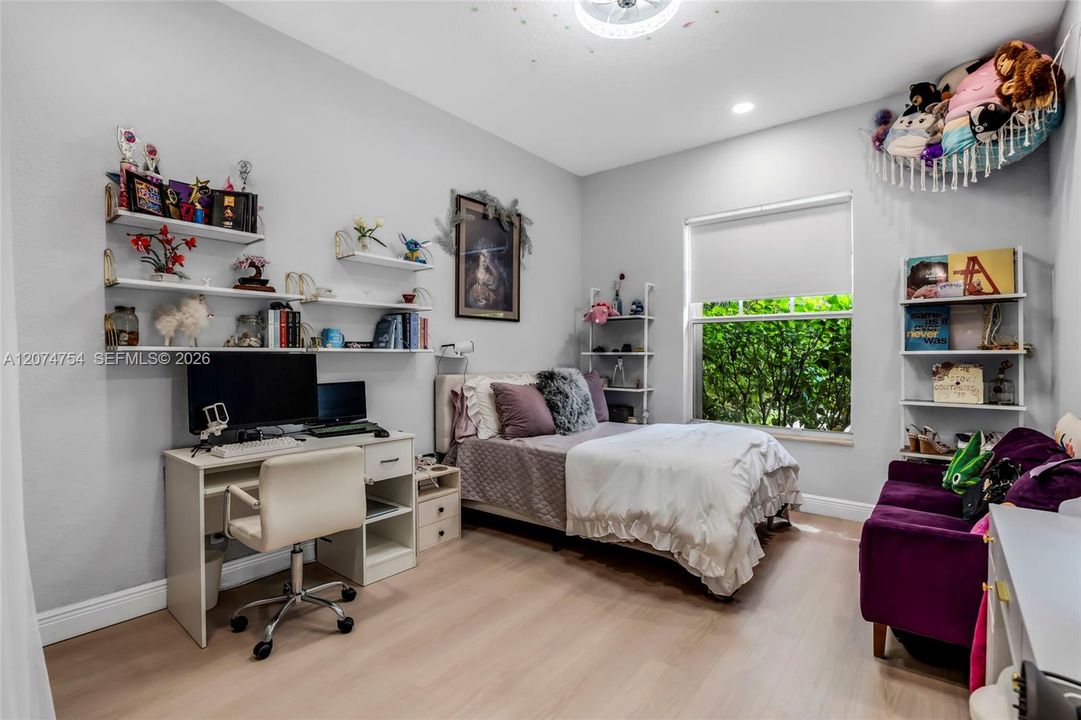 На продажу: $875,000 (6 спален, 3 ванн, 2718 Квадратных фут)
