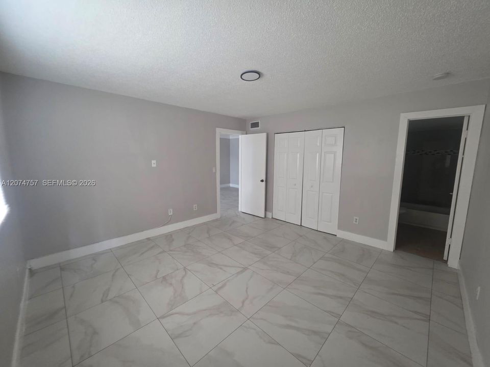 For Rent: $2,300 (2 beds, 2 baths, 945 Square Feet)