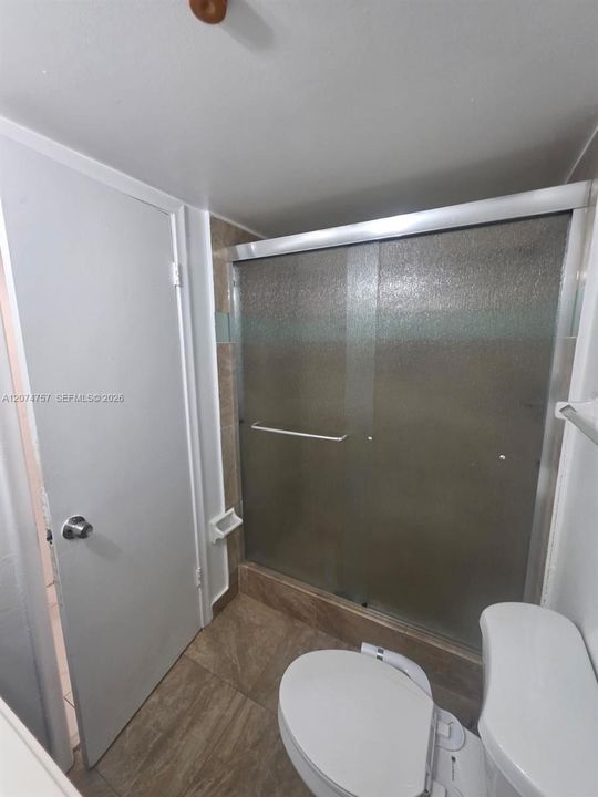 For Rent: $2,300 (2 beds, 2 baths, 945 Square Feet)