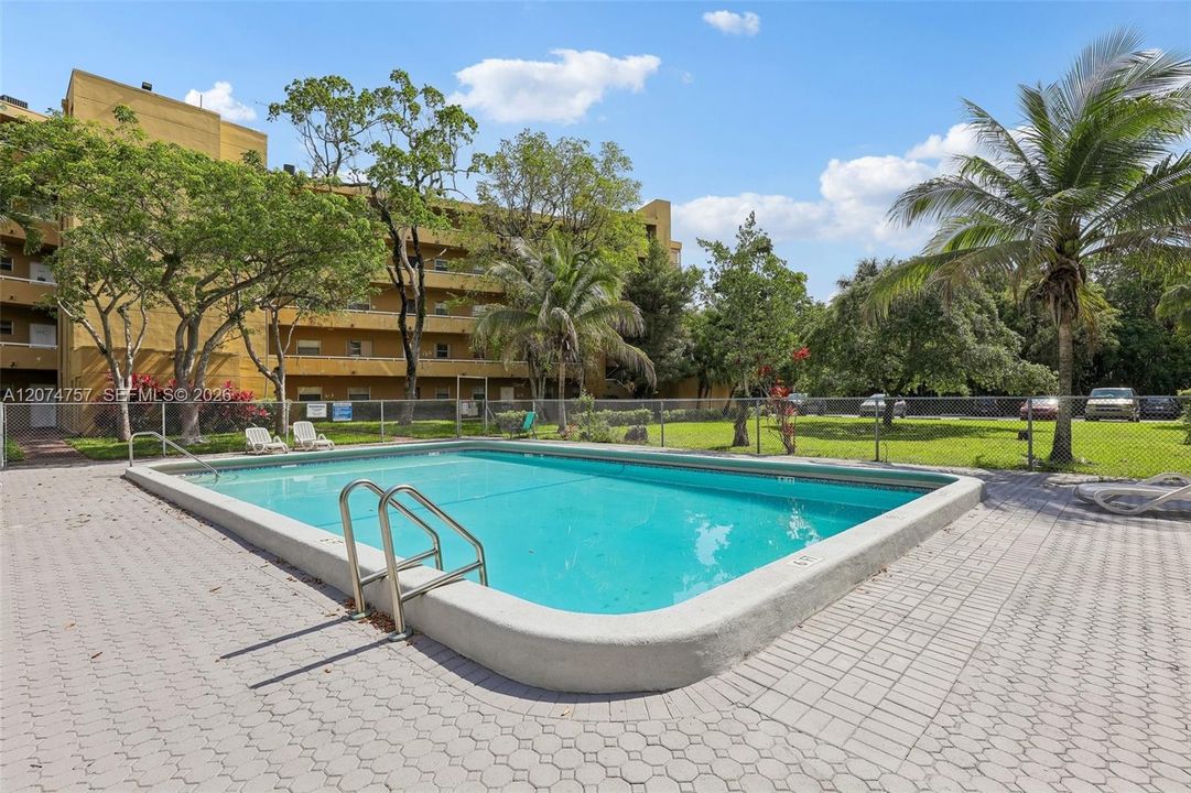 For Rent: $2,300 (2 beds, 2 baths, 945 Square Feet)