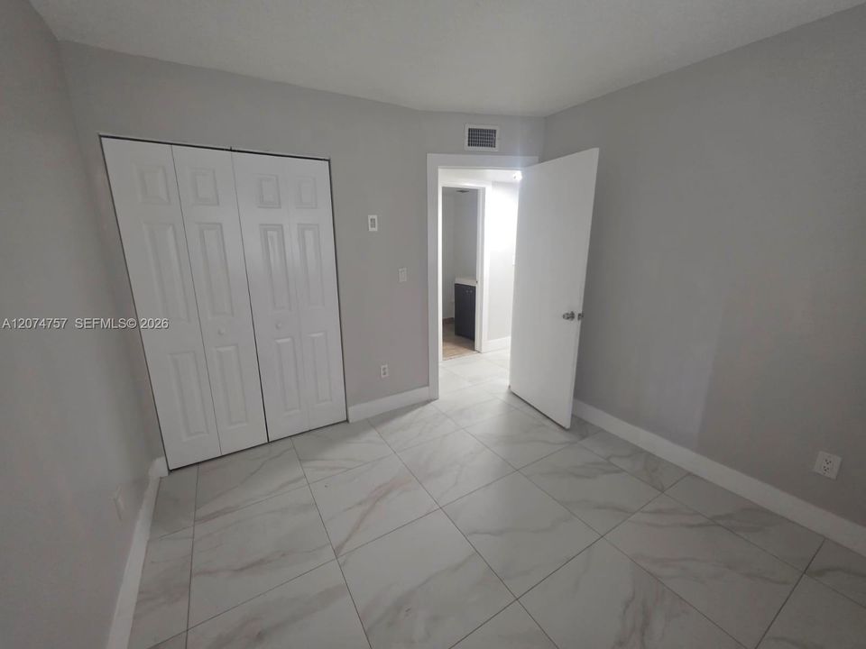 For Rent: $2,300 (2 beds, 2 baths, 945 Square Feet)