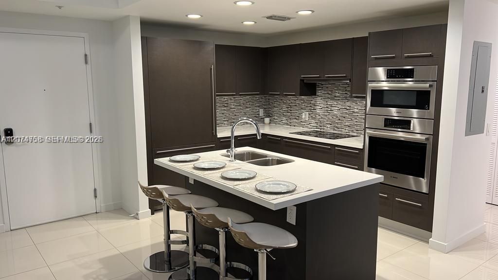 For Sale: $465,000 (2 beds, 2 baths, 1130 Square Feet)