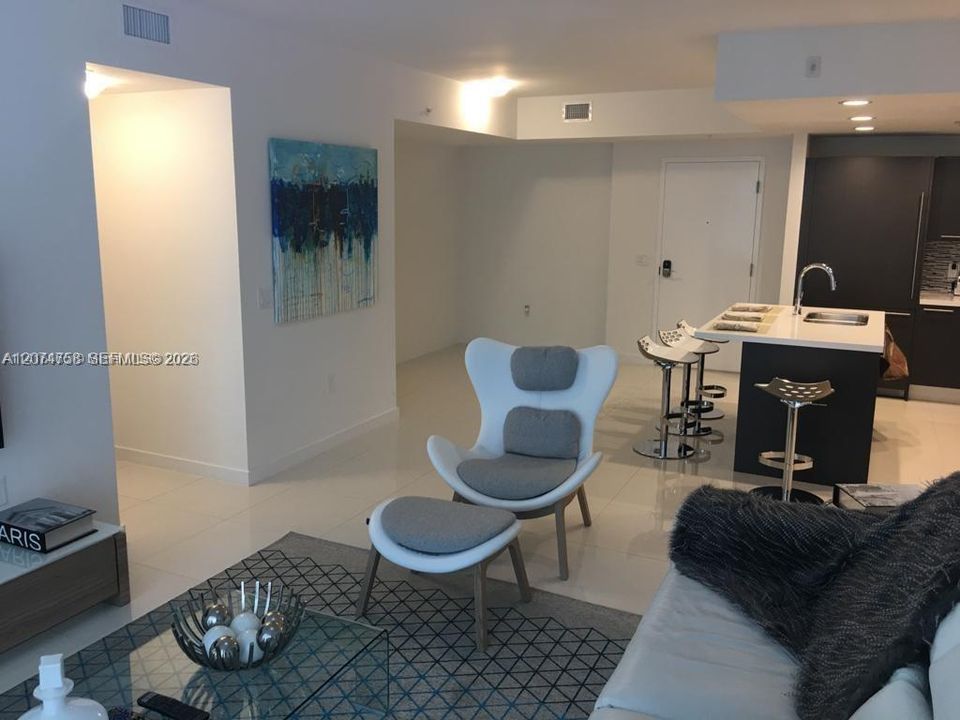 For Sale: $465,000 (2 beds, 2 baths, 1130 Square Feet)