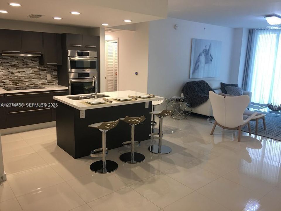 For Sale: $465,000 (2 beds, 2 baths, 1130 Square Feet)
