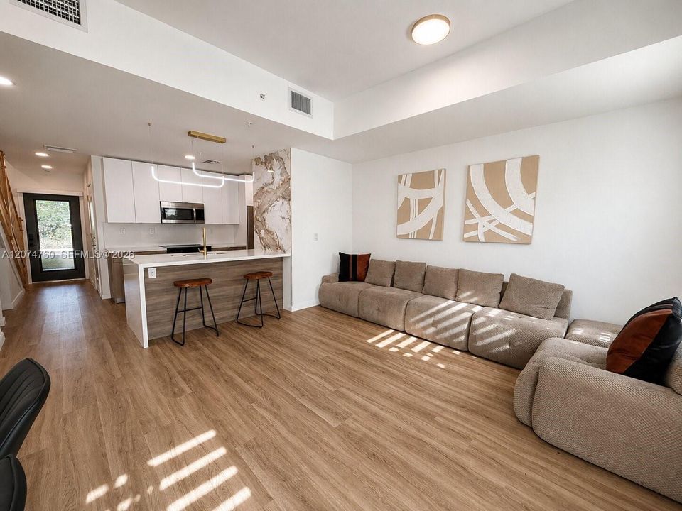 For Sale: $599,999 (3 beds, 2 baths, 1500 Square Feet)