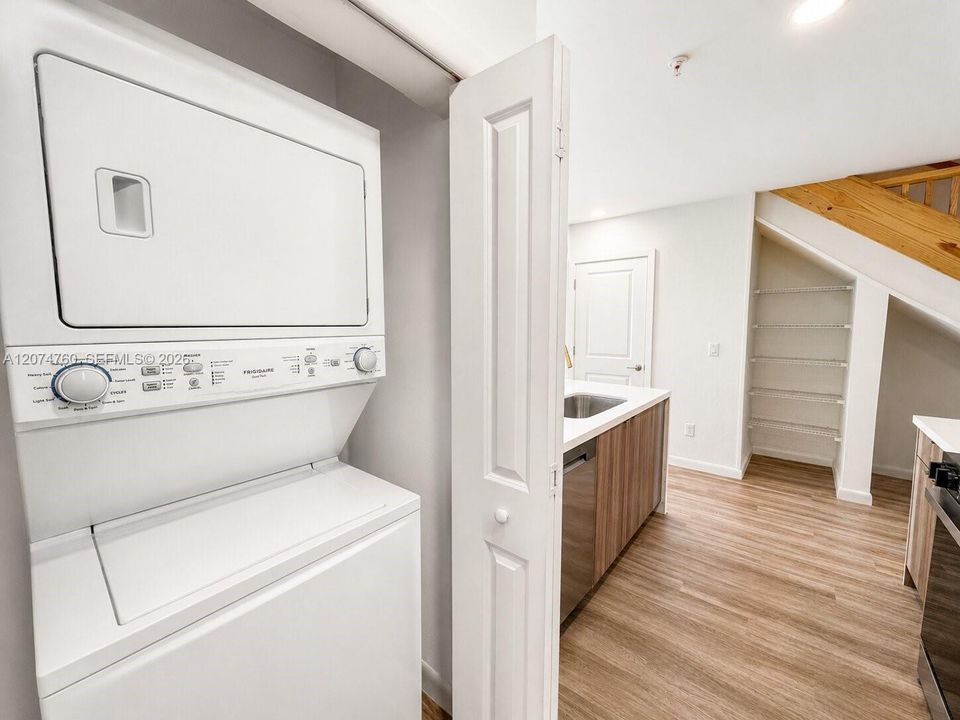 For Sale: $599,999 (3 beds, 2 baths, 1500 Square Feet)