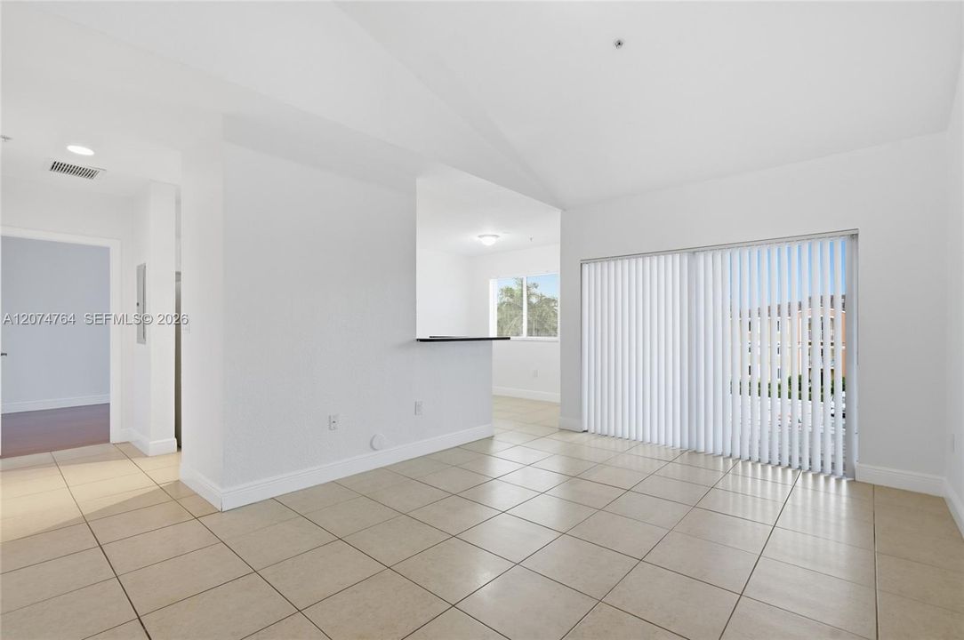 For Rent: $1,750 (1 beds, 1 baths, 746 Square Feet)